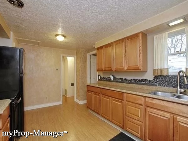 Building Photo - Beautiful/Updated - TEXT ONLY(971) 704-4675?