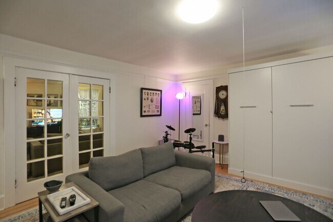 Building Photo - 741 Douglass St