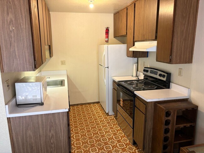 Building Photo - 2 bedroom plus loft condo with carport