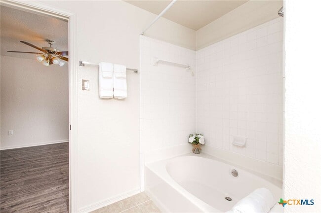 Building Photo - 1306 Elke Cir