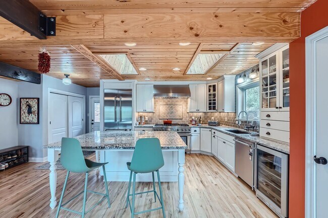 Building Photo - 574 N Cedar Brook Rd