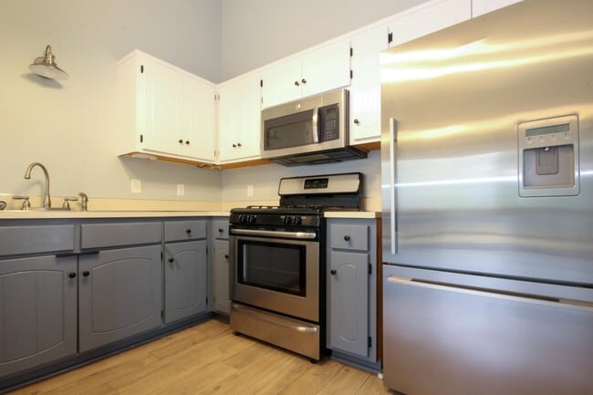 Building Photo - 4418 Clover Ln