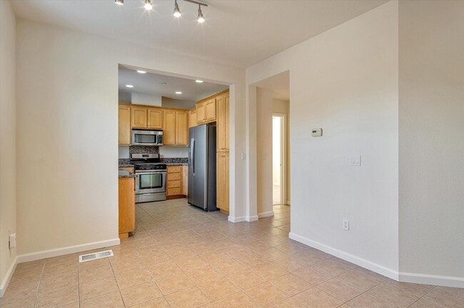 Building Photo - 581 Bridgeport Terrace
