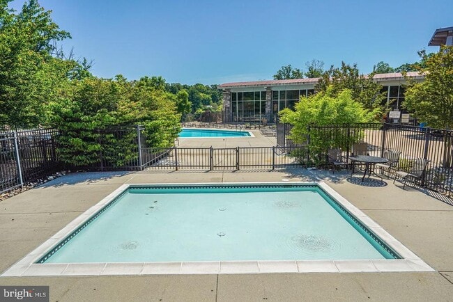 Building Photo - 2576 Eastbourne Dr