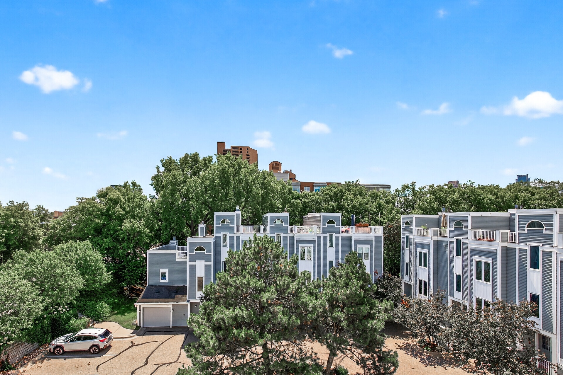Spectacular Rooftop Views - 220 2nd St NE