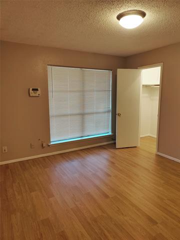 Building Photo - 347 Valley Park Dr