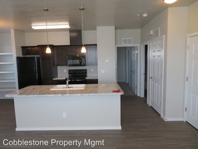 Building Photo - 1852 N Madderlake Ave