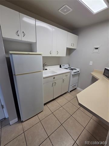 Building Photo - 197 E Powers Ave