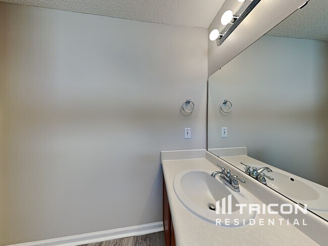 Building Photo - 205 Spring Frost Dr