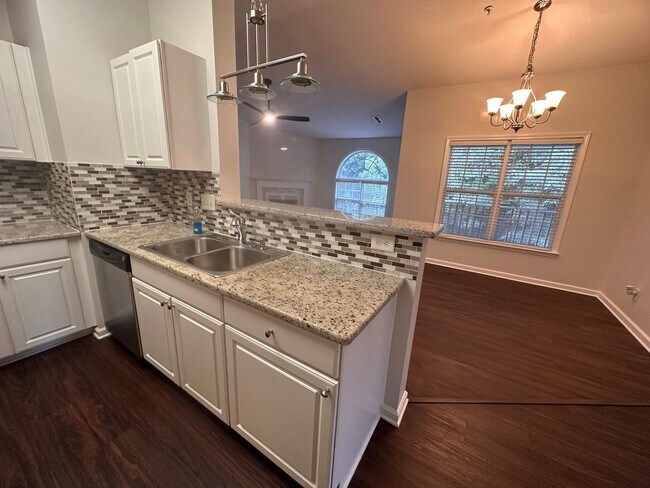 Building Photo - Cozy 2BR 2BA Condo in High Point