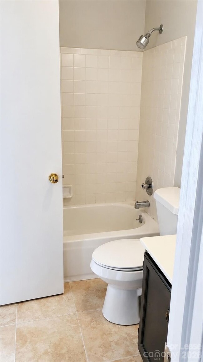 Building Photo - 2557 Stockbridge Dr