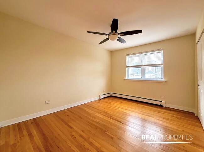 Building Photo - 625 W Wrightwood Ave