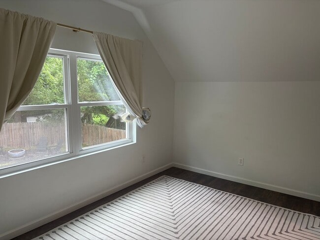 Building Photo - Partially Furnished Rental Walking Distance to Downtown Black Mountain!