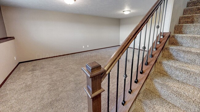 Building Photo - 3 BD, 2 BA TOWNHOME, ATTACHED GARAGE, FIRE...