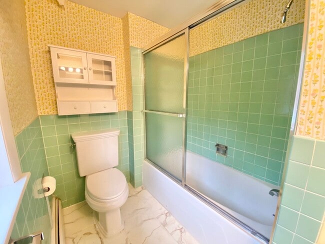 Building Photo - 4 Bedroom Home in Burlington VT Available 1/1/26!