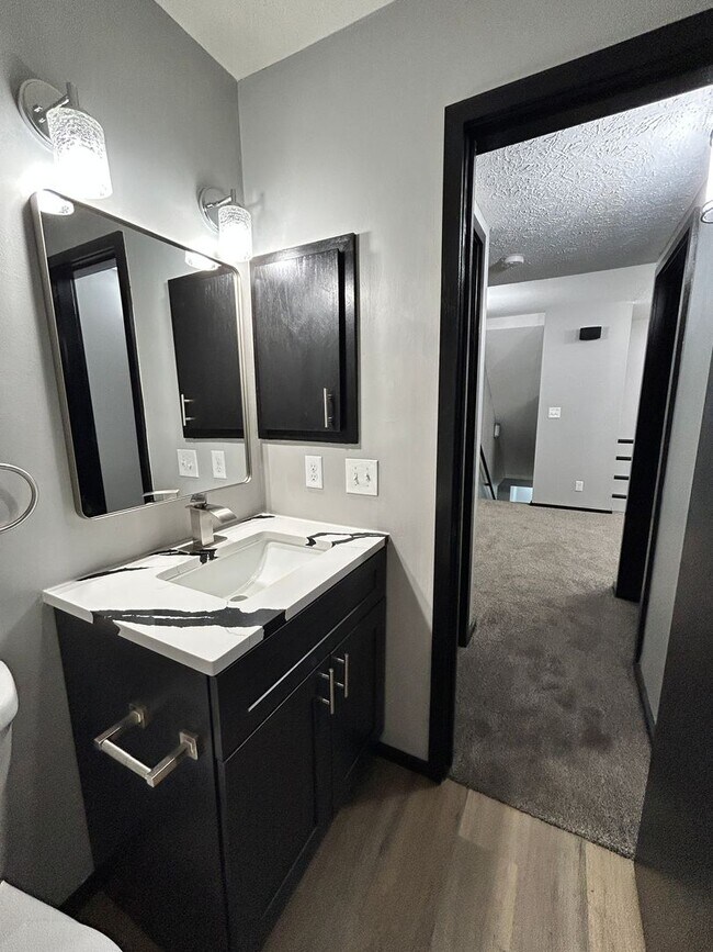 Building Photo - Unique two bedroom 1 1/2 bath with additio...