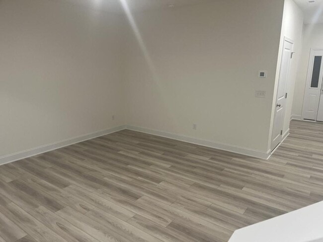 Building Photo - 72 Hyacinth Ln