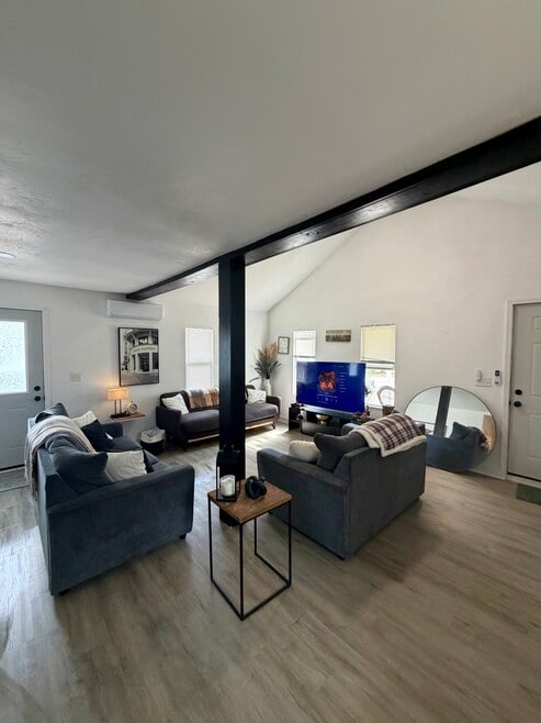 Building Photo - 2935 W Madison St