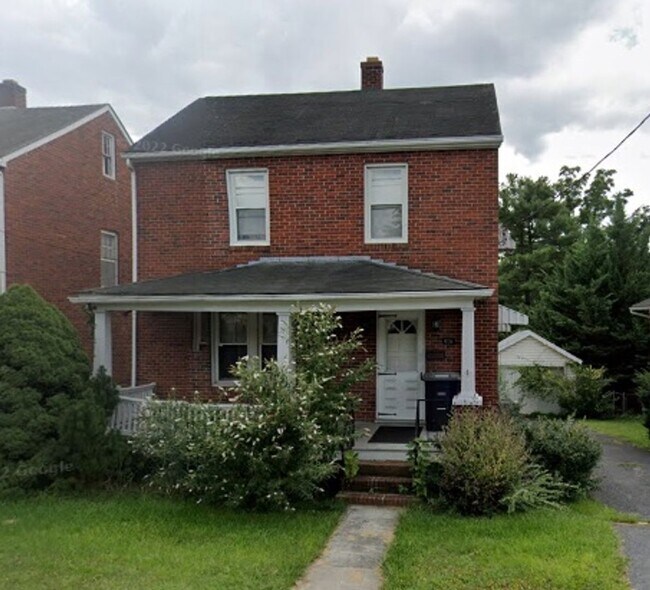Renovated 4 bedroom home on South High Street 618 S High St