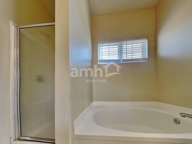 Building Photo - 9931 Lakefield Ln