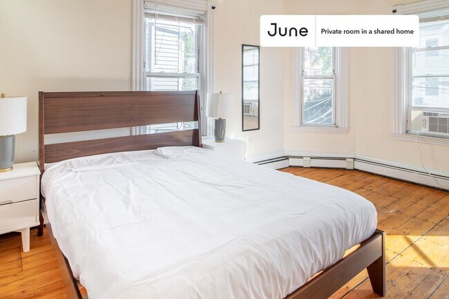 Building Photo - Room in Shared 5 bed/1 bath home