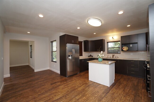 Building Photo - 3415 Southmore Blvd
