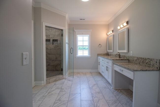 Building Photo - 935 S Cross Bridges Rd