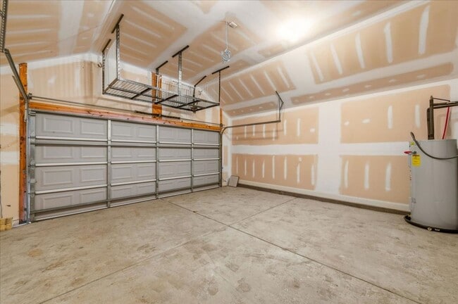 Building Photo - Spacious 5-Bedroom Home with Screened Patio & Private Fenced Yard in Guyton