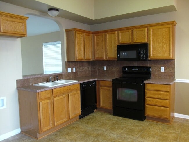 Building Photo - 4 BEDROOM, BELTON ISD