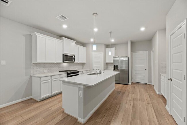 Building Photo - 16107 Hilltop Oak Dr