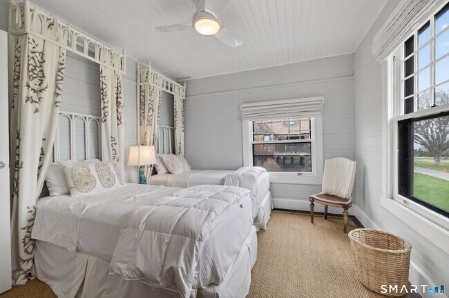 Building Photo - 28 Fenwick Ave