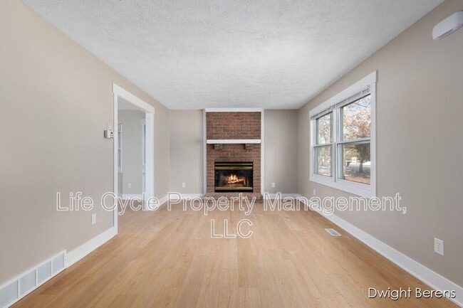 Building Photo - 7331 48th Ave