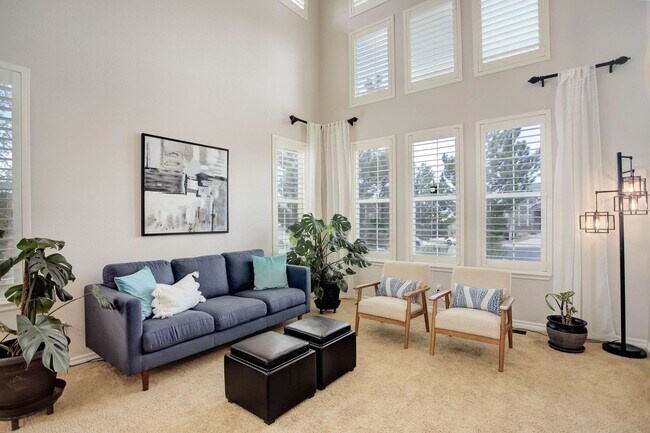 Building Photo - Gorgeous home within the prestigious priva...