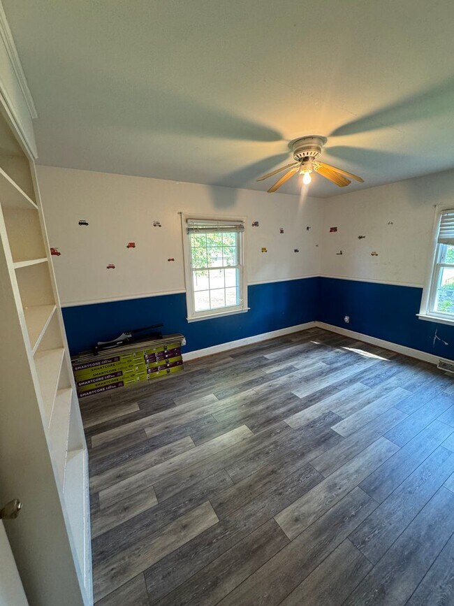 Building Photo - 104 Kenwood Dr