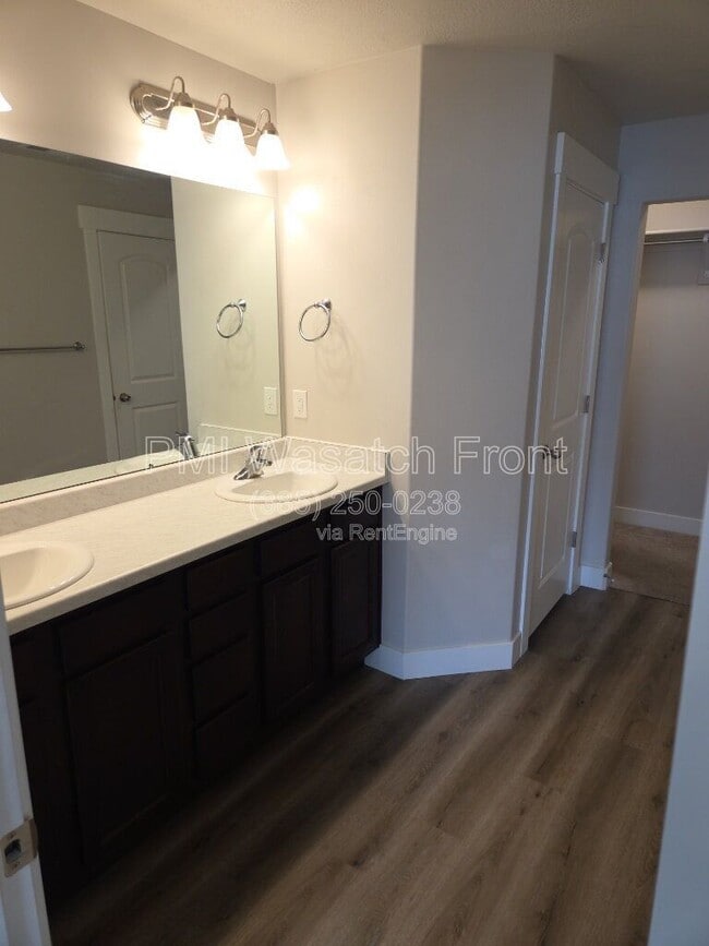 Building Photo - 5317 W Wedel Dr