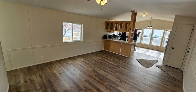 Building Photo - Fully Renovated 3Bd/2Ba Home in River Rock Fenced Yard Pet Friendly