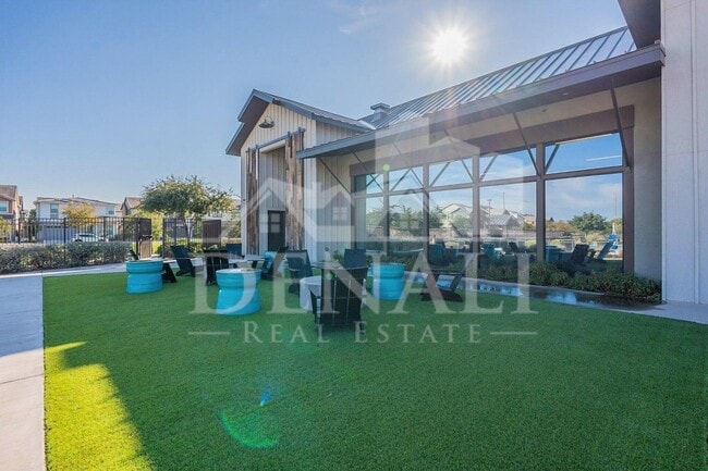 Building Photo - 731 W Winchester Dr