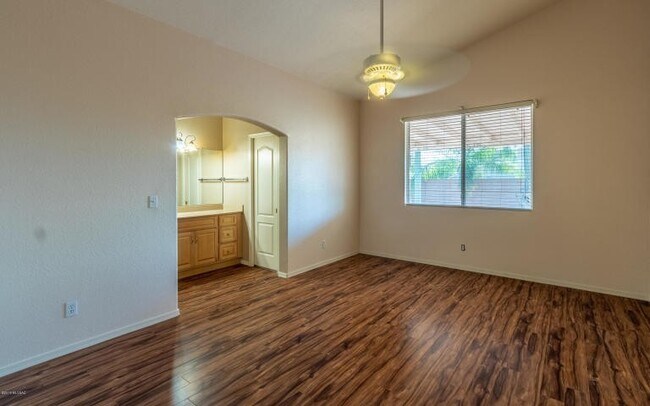 Building Photo - 3Bdrm / 2Ba  Bright & Clean near Thorneydale/Hardy