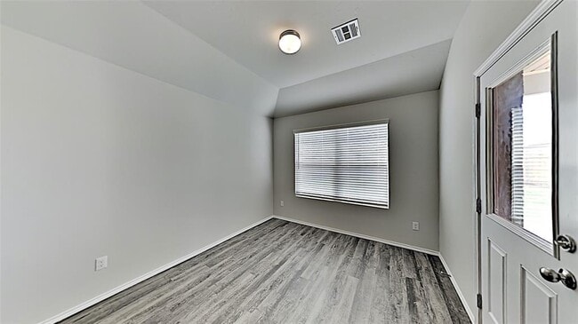 Building Photo - 16117 Lovers Ln