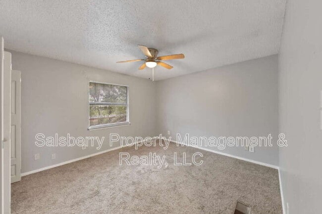 Building Photo - 5829 Shadydell Dr