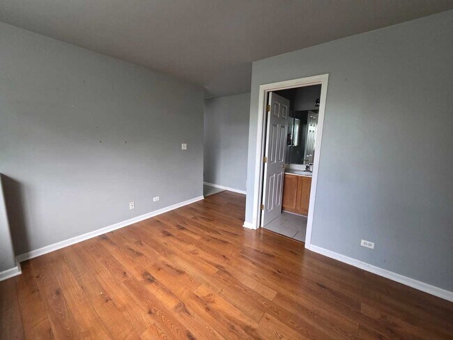 Building Photo - 2402 Oakfield Ct