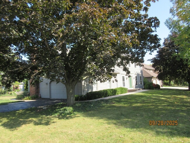 Building Photo - 1099 W Jefferson Ave