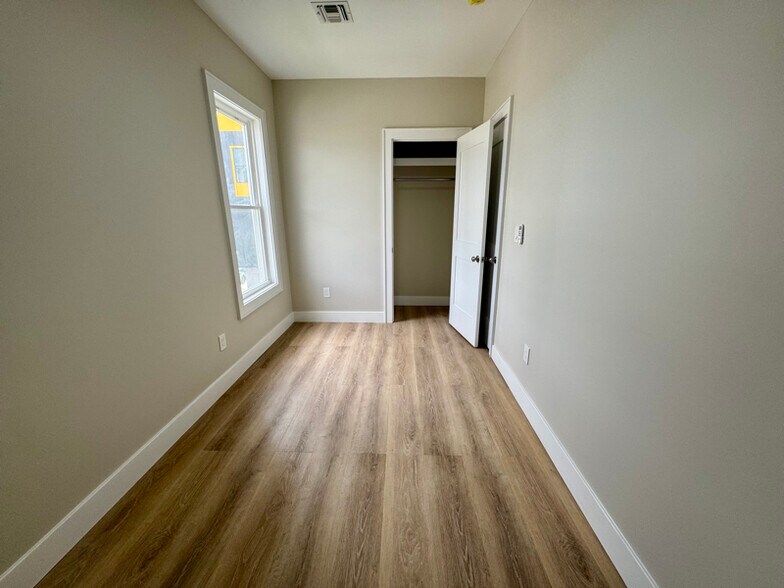 Building Photo - 115 Carteret Ave