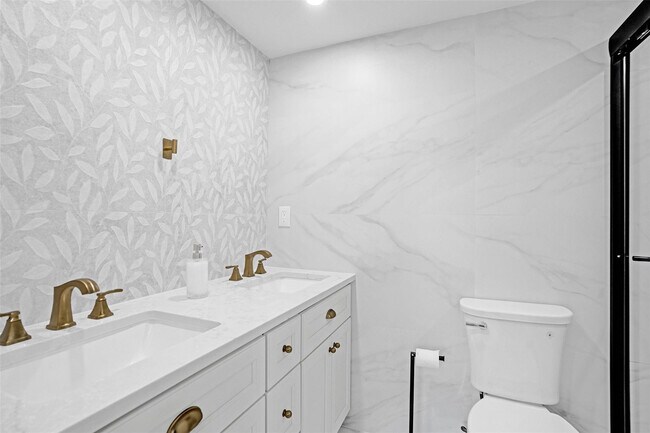 Building Photo - 4250 Galt Ocean Dr