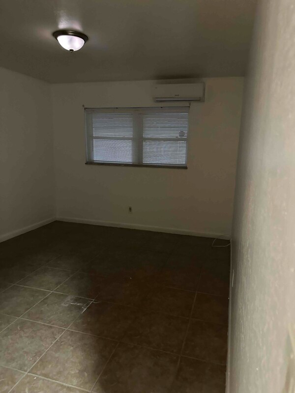 Building Photo - 2720 NW 13th St