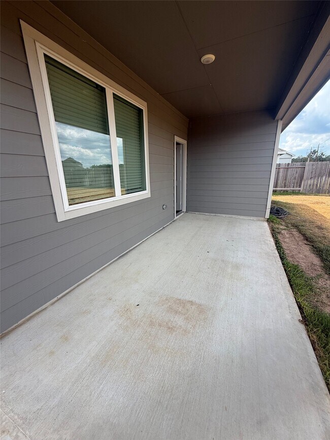 Building Photo - 16617 Olivewood Ln