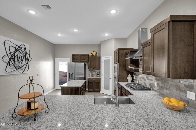 Building Photo - 15340 Resolve Dr