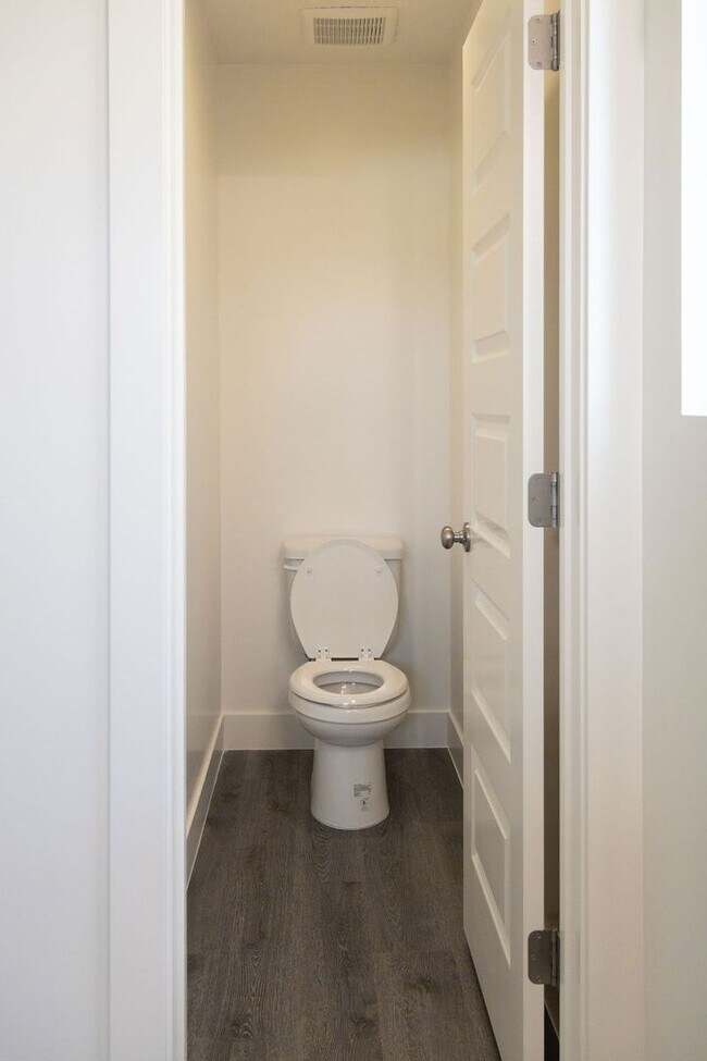 Building Photo - Spacious 4-Bed Home in Sage Canyon