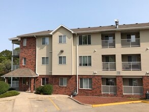 Building Photo - 258 Hyland Ave