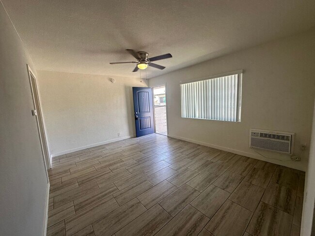 Building Photo - Newly Remodeled 1 Bedroom